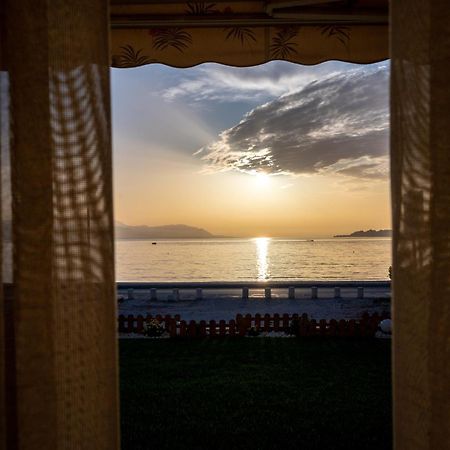 Apartamento Loutraki Sea Sunset Exterior foto