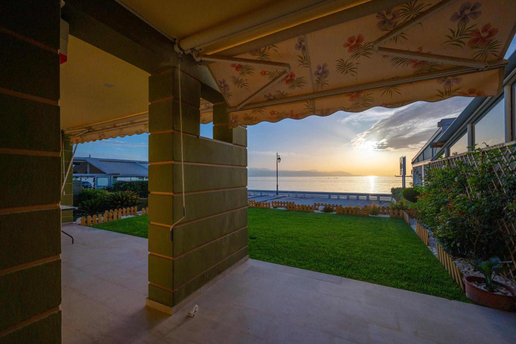 Apartamento Loutraki Sea Sunset Exterior foto